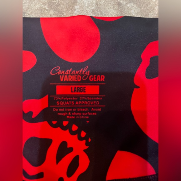 CVG Bleeding Hearts Skull and Heart Leggings - Picture 3 of 7